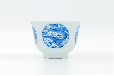 在长江口打捞“时间胶囊”