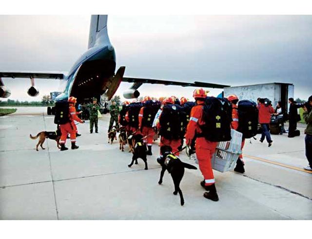 珍贵历史瞬间的定格——汶川地震志卷三:《图志》