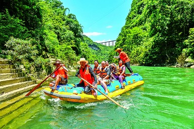 万峰林中寻“龙”踪