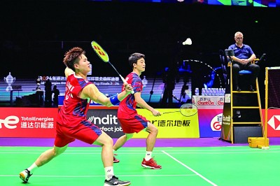 中国羽毛球队：剑指巴黎 全力冲金