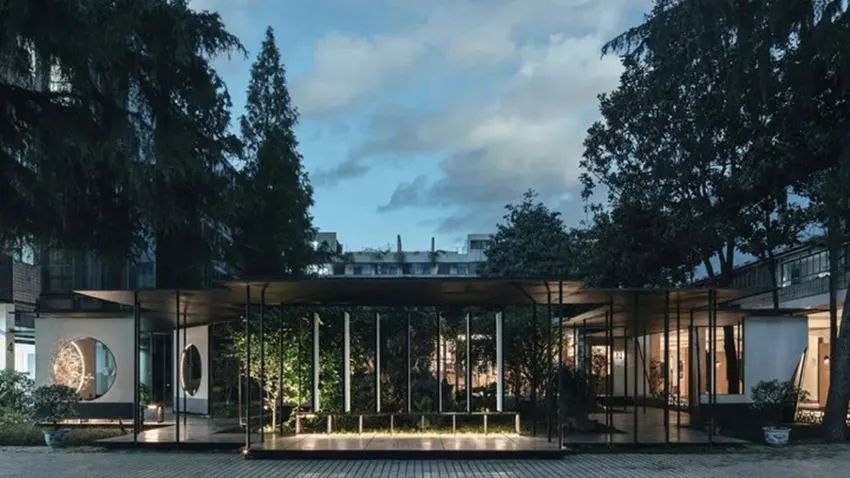 改造后的饭店变身花园岛·文创园区。城投侠客岛供图