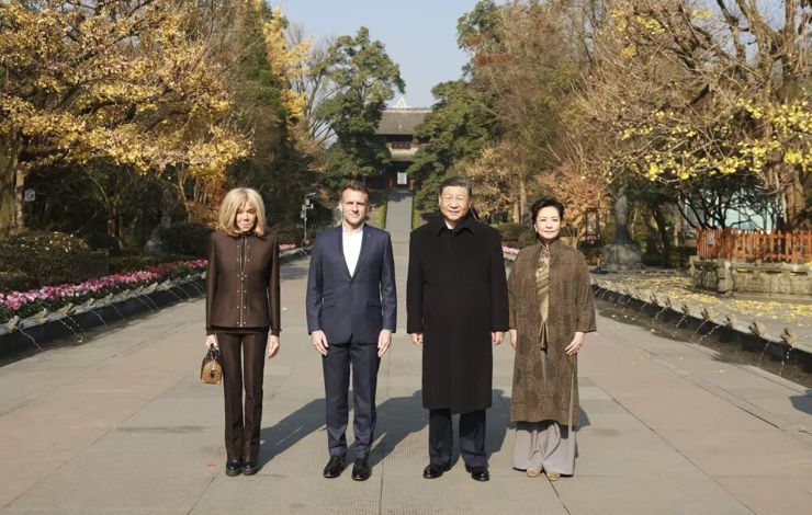 【时政】新华图讯丨习近平同法国总统马克龙在成都非正式会晤