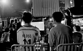 将世界杯与普通人的32年编织在一起——关于短视频《人生就是一届又一届世界杯》 将世界杯与普通人的32年编织在一起——关于短视频《人生就是一届又一届世界杯》