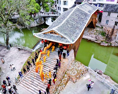 泰顺木拱廊桥：文化密码传承千年