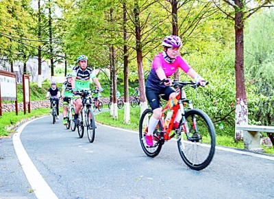 在城市与自然中穿行:“骑行热”引领出游新风尚 在城市与自然中穿行:“骑行热”引领出游新风尚