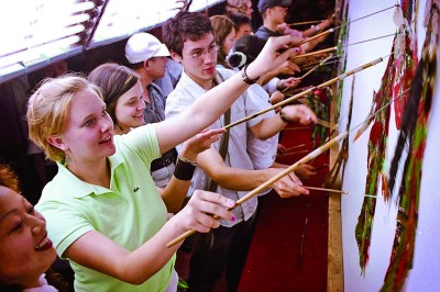 中国皮影：小光影映射大世界