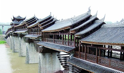 一座廊桥，联通传统与现代