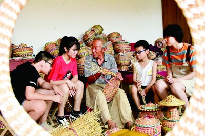 非遗+短视频,让传统老手艺“破圈” 非遗+短视频,让传统老手艺“破圈”