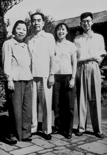 伟人的魅力和风范跃然纸上 伟人的魅力和风范跃然纸上