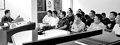 郁钧剑:让民歌唱得更响亮 郁钧剑:让民歌唱得更响亮