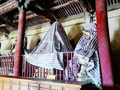 风雨中,文物人在行动 风雨中,文物人在行动