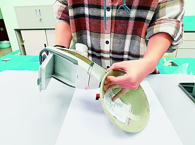 在长江口打捞“时间胶囊”