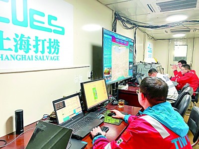 在长江口打捞“时间胶囊”