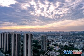 成都大雨过后现晚霞 颜值爆表！