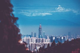 成都人的“高温福利”:8月已有10天窗含西岭