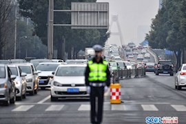 直击周一成都早高峰：人民南路又堵起了