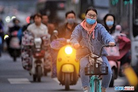 清晨蓉城车流滚滚 诠释城市快节奏活力