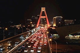 成都迎出入城高峰 五一长假来临