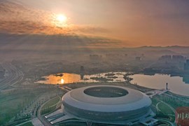 美！成都东安湖沐浴在初春的暖阳中